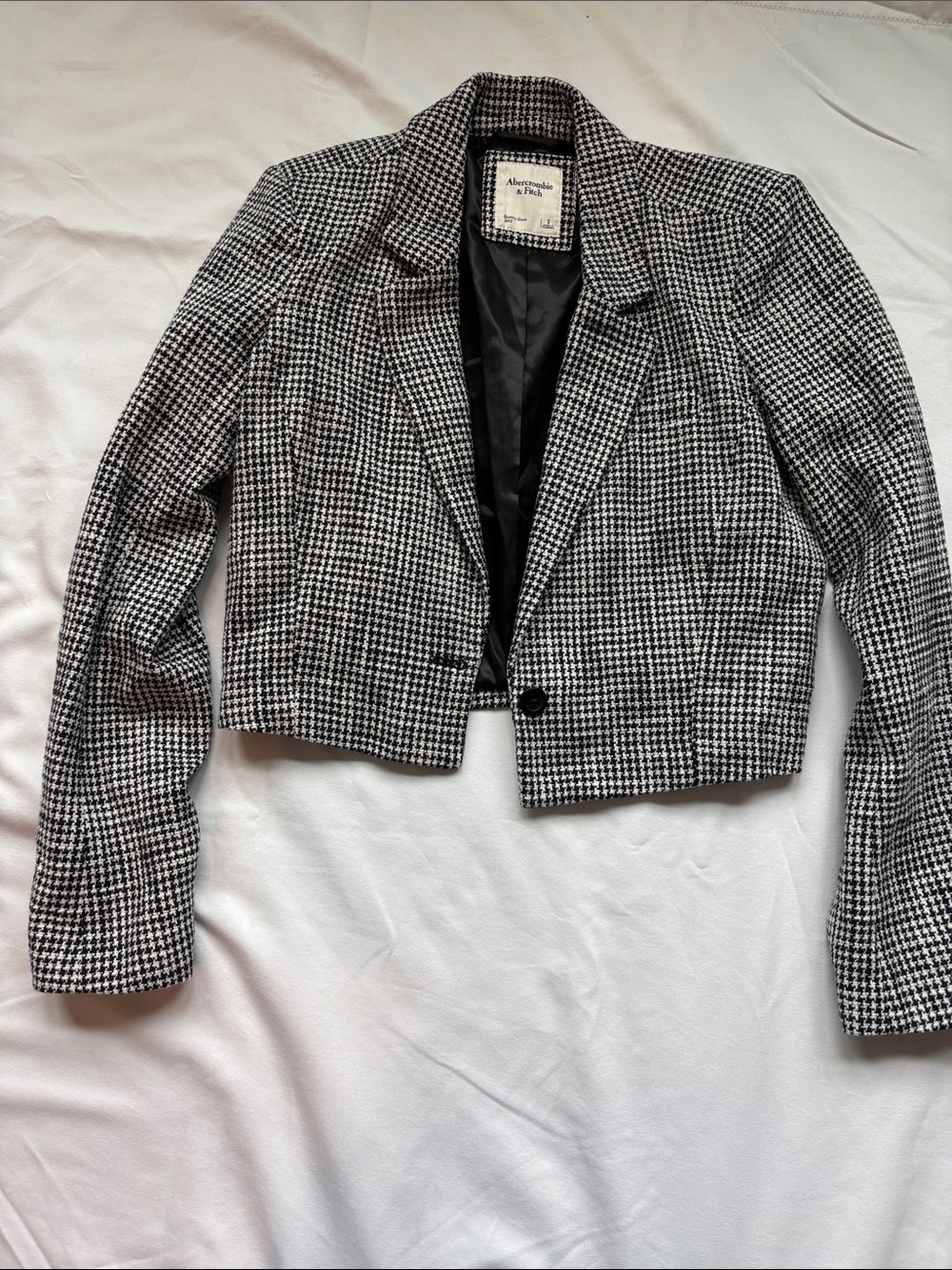 Abercrombie & Fitch Black and White Houndstooth Cropped Blazer Jacket